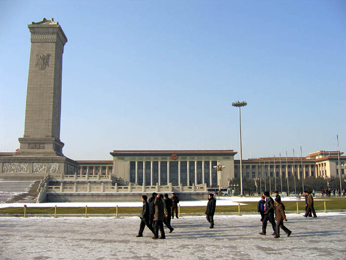Tiananmen_plaza heroes del pueblo