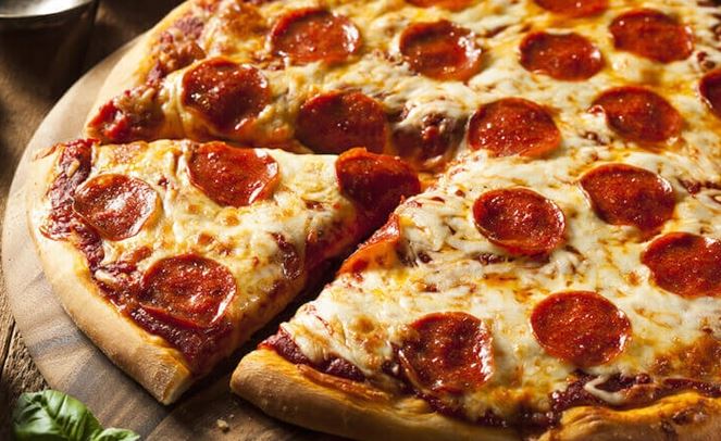 Pizza con pepperoni tipico eeuu